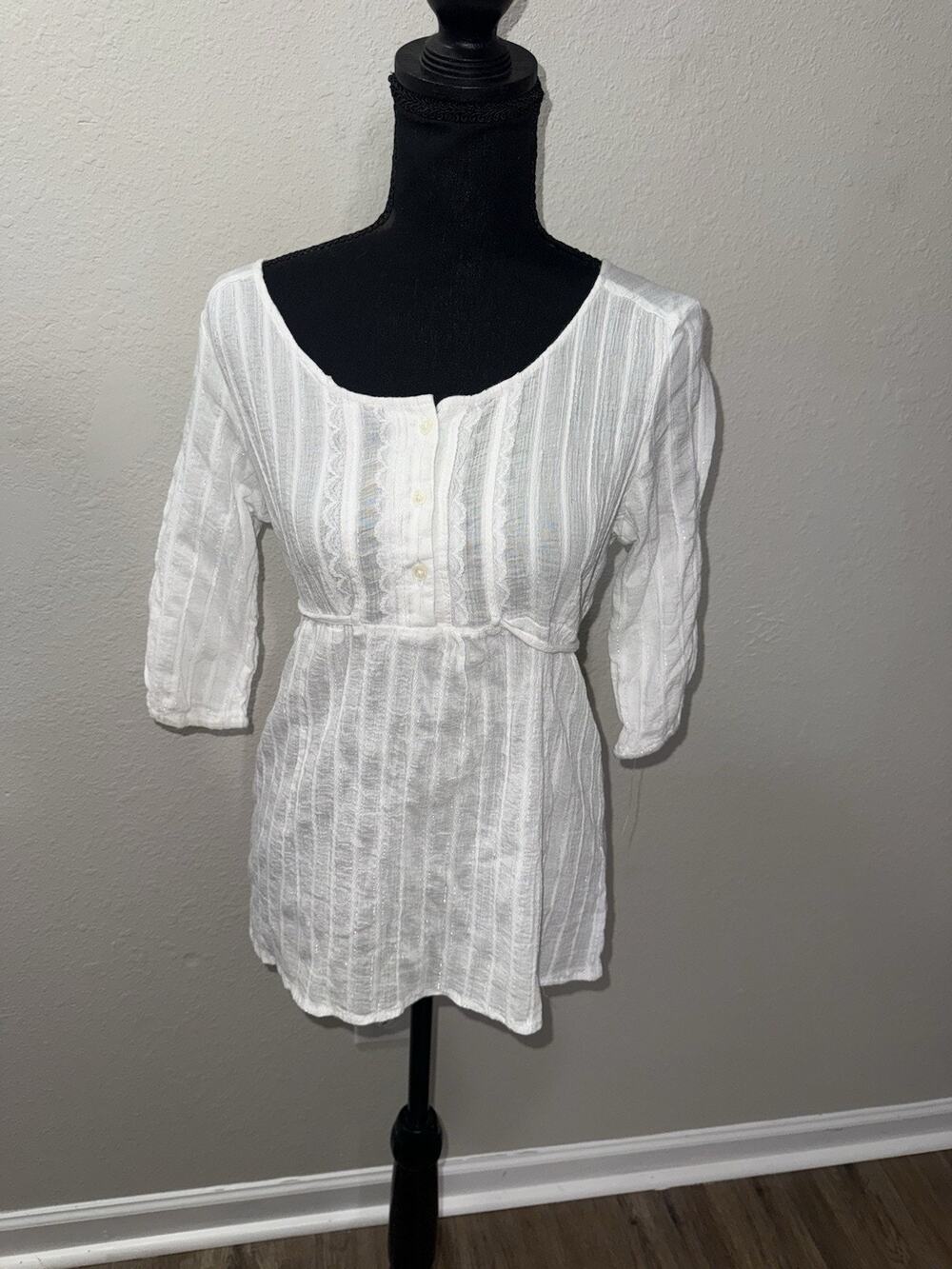 DE.CØDED White Gauze Babydoll Blouse M Medium Empire Waist Lace Metallic Boho